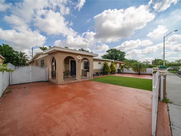 925 E 29th St, Hialeah FL 33013