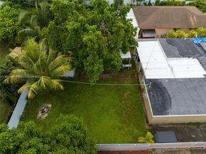 925 E 29th St, Hialeah FL 33013