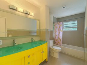 13101 Memorial Hwy 215 Hwy 215, North Miami FL 33161