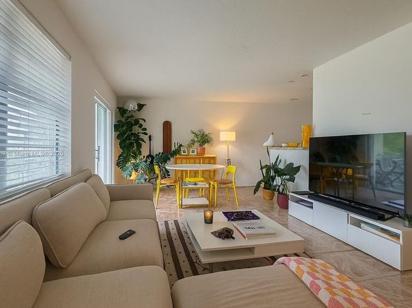 13101 Memorial Hwy 215 Hwy 215, North Miami FL 33161