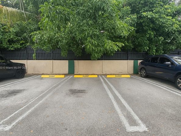 13101 Memorial Hwy 215 Hwy 215, North Miami FL 33161