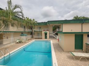 13101 Memorial Hwy 215 Hwy 215, North Miami FL 33161