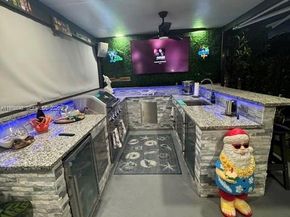 885 NE 3rd Ave, Homestead FL 33030