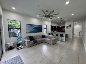 885 NE 3rd Ave, Homestead FL 33030