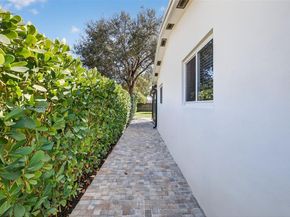 252 SW 23rd St, Fort Lauderdale FL 33315