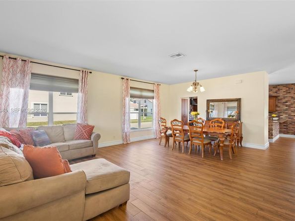 17900 SW 4th Ct, Pembroke Pines FL 33029