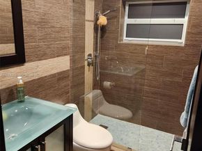 5723 NW 100th Ct, Doral FL 33178