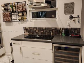 5723 NW 100th Ct, Doral FL 33178