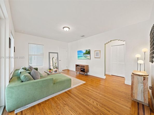 272 NW 42nd St, Miami FL 33127