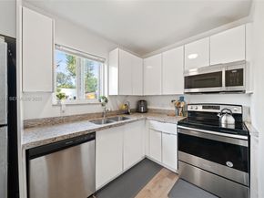 272 NW 42nd St, Miami FL 33127