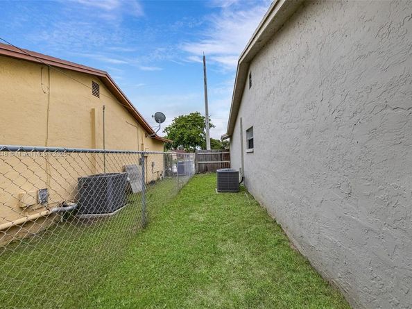 1920 NW 3rd Ave, Pompano Beach FL 33060