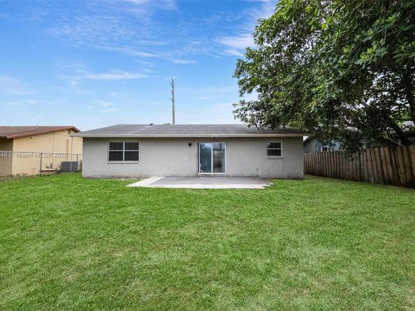 1920 NW 3rd Ave, Pompano Beach FL 33060