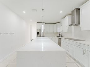 810 NW 112th St, Miami FL 33168