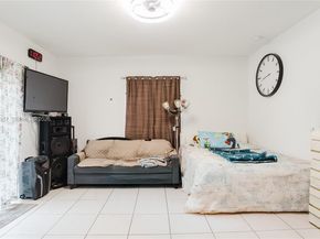 810 NW 112th St, Miami FL 33168