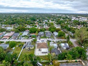 810 NW 112th St, Miami FL 33168