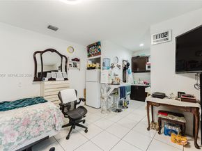 810 NW 112th St, Miami FL 33168