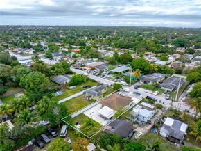 810 NW 112th St, Miami FL 33168