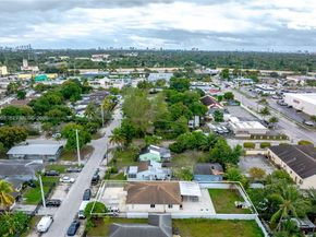 810 NW 112th St, Miami FL 33168