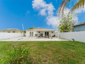 810 NW 112th St, Miami FL 33168