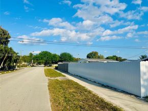1441 N 72nd Ave, Hollywood FL 33024