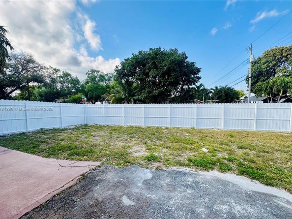 1441 N 72nd Ave, Hollywood FL 33024