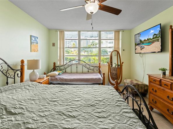 3181 S Ocean Dr 103, Hallandale Beach FL 33009