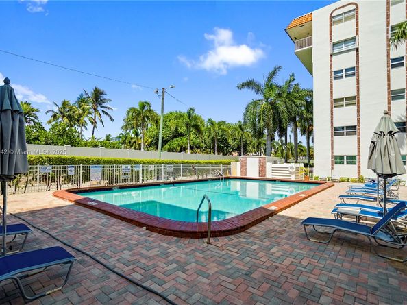 3181 S Ocean Dr 103, Hallandale Beach FL 33009