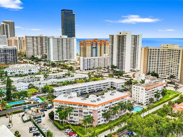 3181 S Ocean Dr 103, Hallandale Beach FL 33009