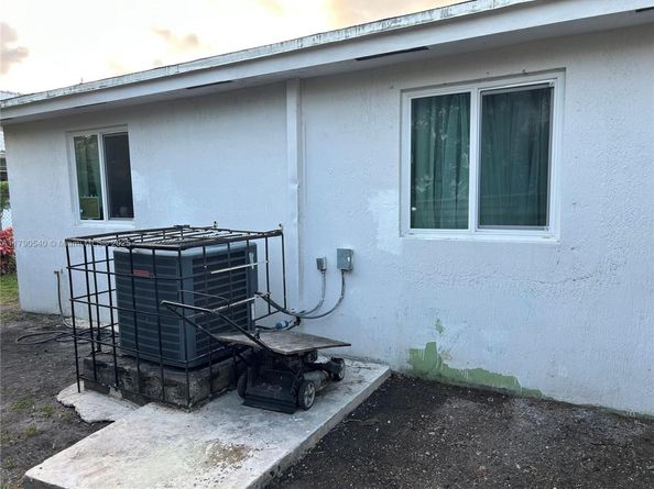 1446 NW 61st St, Miami FL 33142