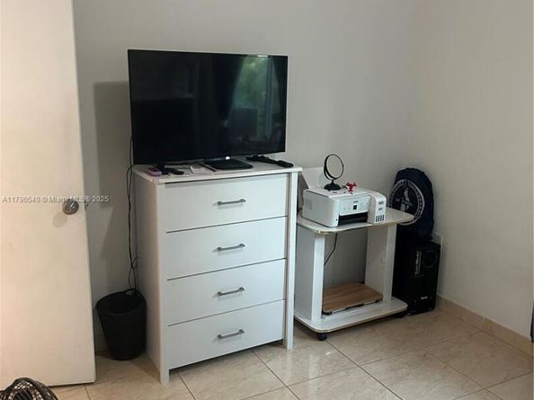 1446 NW 61st St, Miami FL 33142