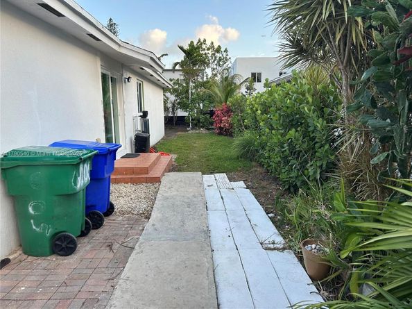 1446 NW 61st St, Miami FL 33142