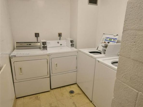 671 NE 195th St 416E, Miami FL 33179