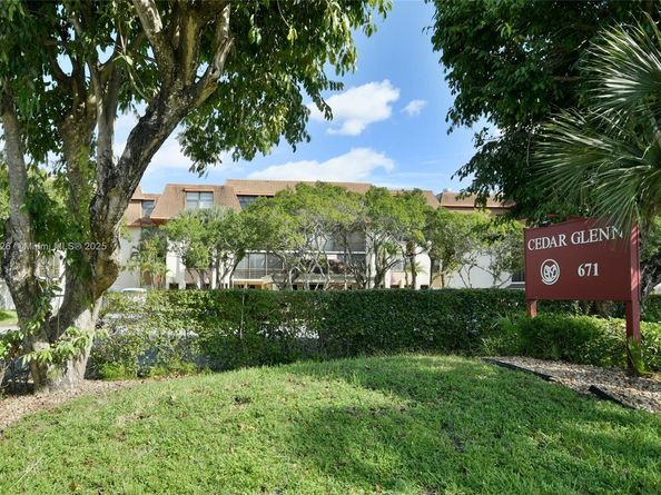 671 NE 195th St 416E, Miami FL 33179