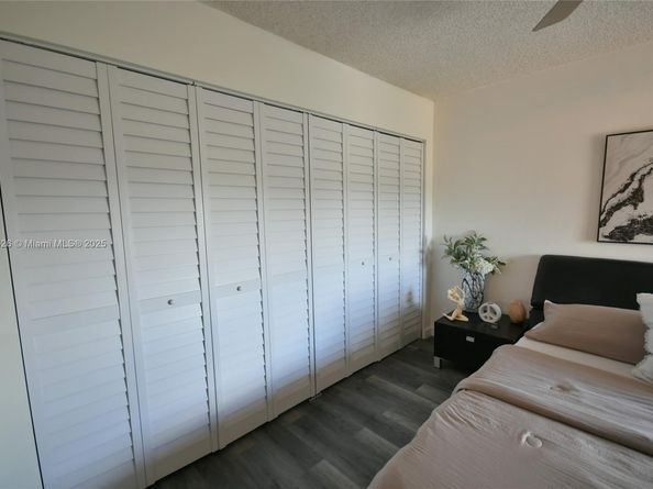671 NE 195th St 416E, Miami FL 33179