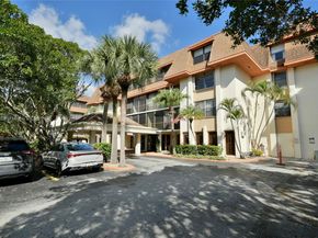 671 NE 195th St 416E, Miami FL 33179