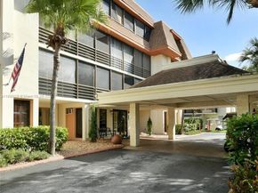 671 NE 195th St 416E, Miami FL 33179