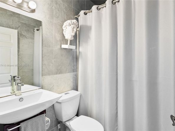 5869 NW 112th Ct, Doral FL 33178