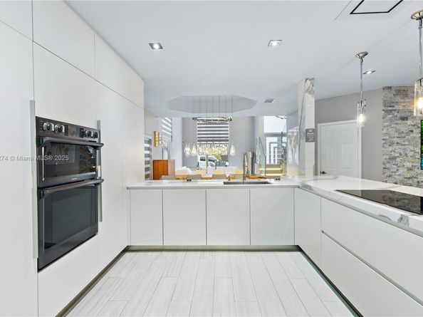 5869 NW 112th Ct, Doral FL 33178