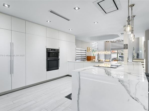 5869 NW 112th Ct, Doral FL 33178