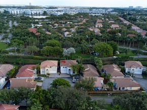 5869 NW 112th Ct, Doral FL 33178