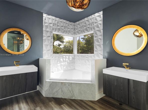 5869 NW 112th Ct, Doral FL 33178