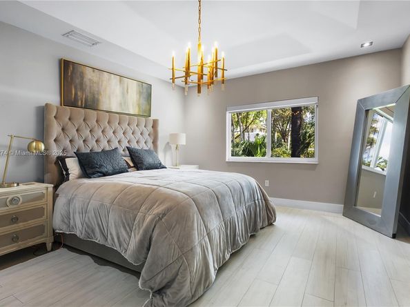 5869 NW 112th Ct, Doral FL 33178