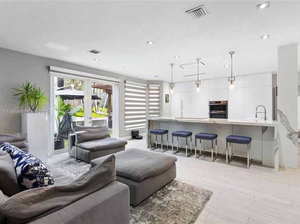 5869 NW 112th Ct, Doral FL 33178