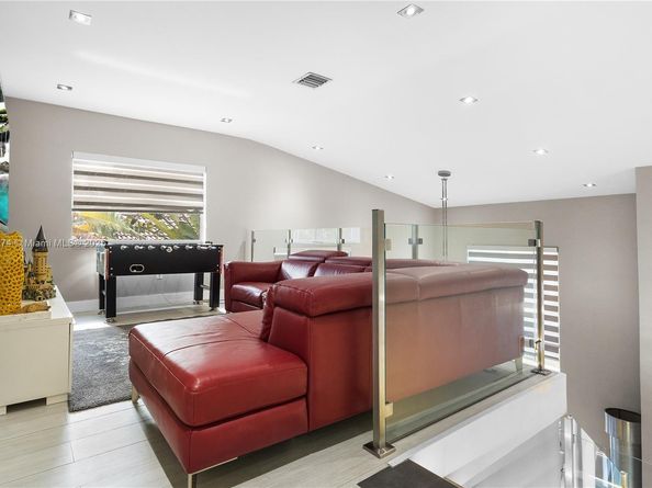 5869 NW 112th Ct, Doral FL 33178