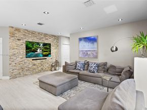 5869 NW 112th Ct, Doral FL 33178