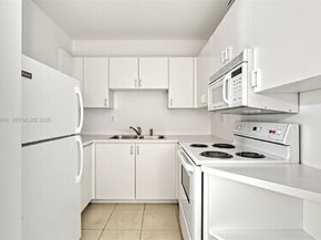 5225 Collins Ave PH8, Miami Beach FL 33140