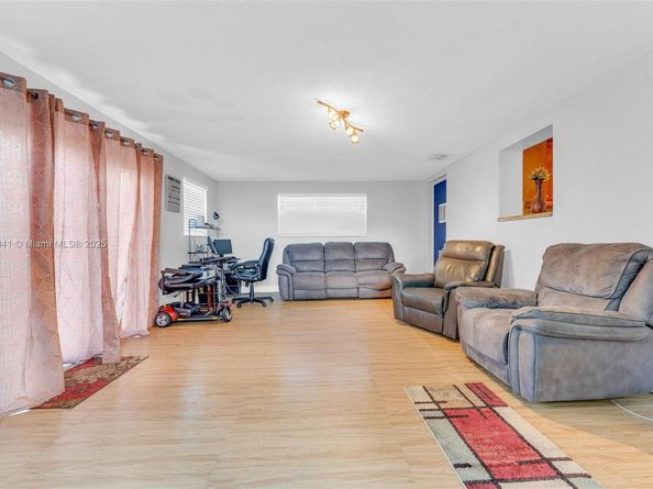 3738 NW 207th Dr, Miami Gardens FL 33055