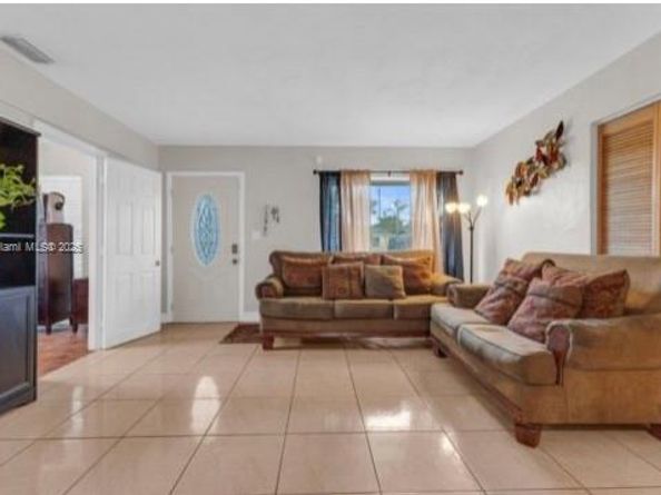 3738 NW 207th Dr, Miami Gardens FL 33055