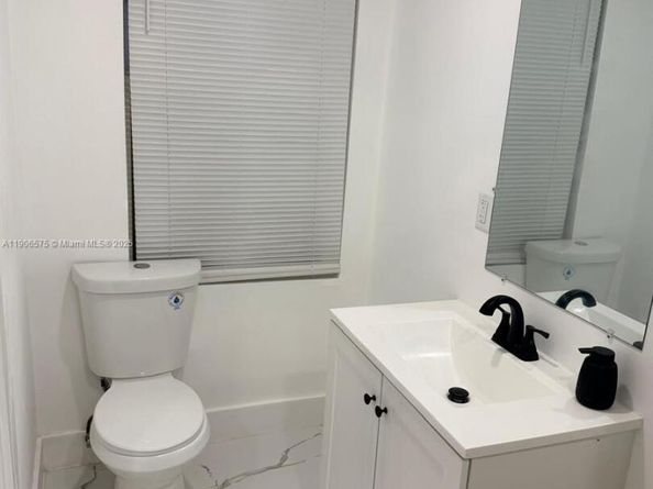 2953 NW 45th St, Miami FL 33142