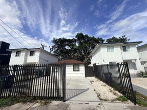2953 NW 45th St, Miami FL 33142
